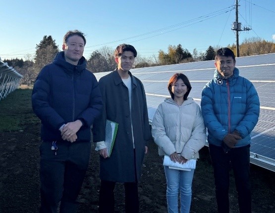 学生職員が上智大学向けの電力を発電する太陽光発電施設を見学しました 